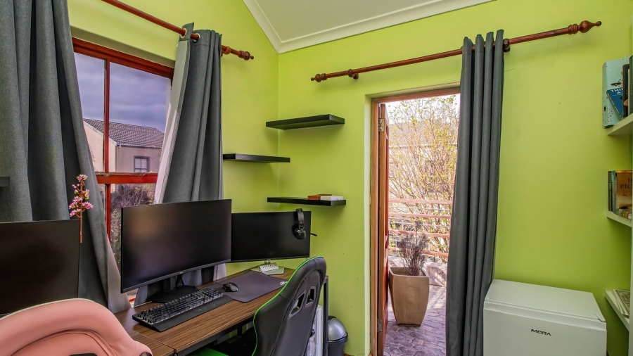4 Bedroom Property for Sale in Sandbaai Western Cape
